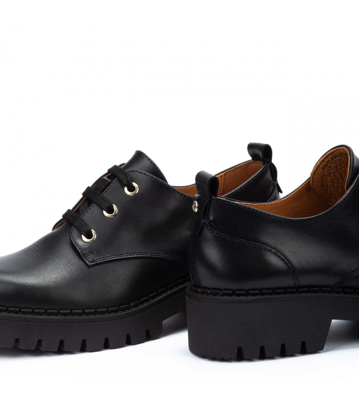 Zapato de cordones negro