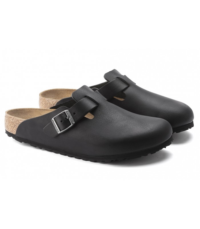 Zueco de piel negra