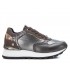 Deportivo color plomo