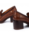 Mocasín de tacón cuero