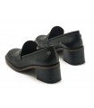 Mocasín negro de tacón