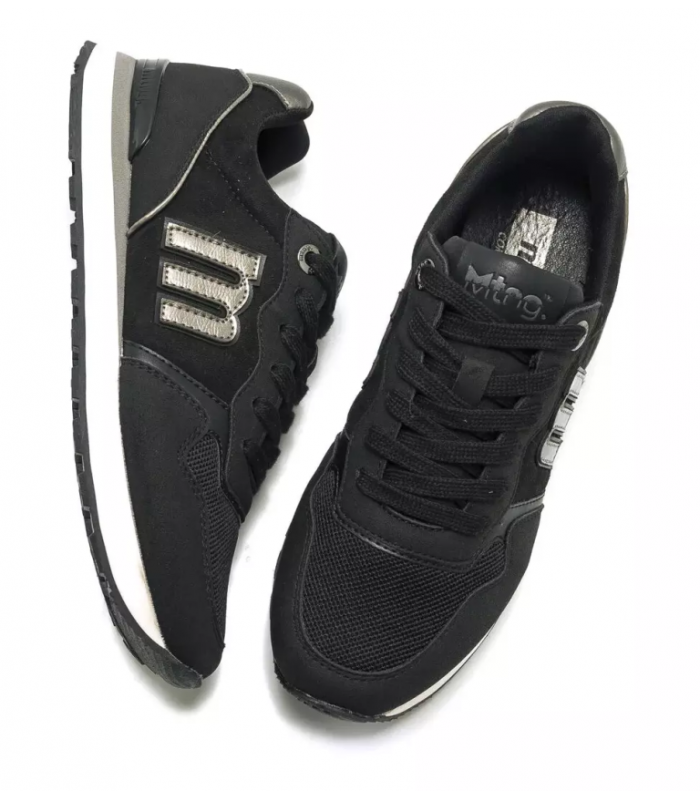 Deportivo de cordones negro