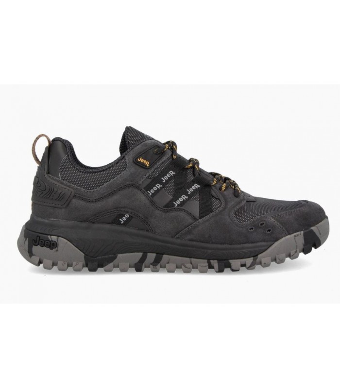 Deportivos outdoor de hombre en negro