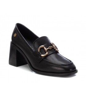 Mocasín de tacón en piel negra