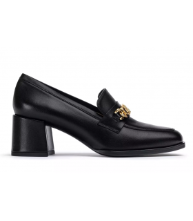 Mocasín con tacón alto en piel negra
