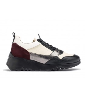 Deportivo con cuña y cordones elásticos
