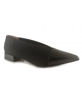 Salón para mujer en color negro puntera fina