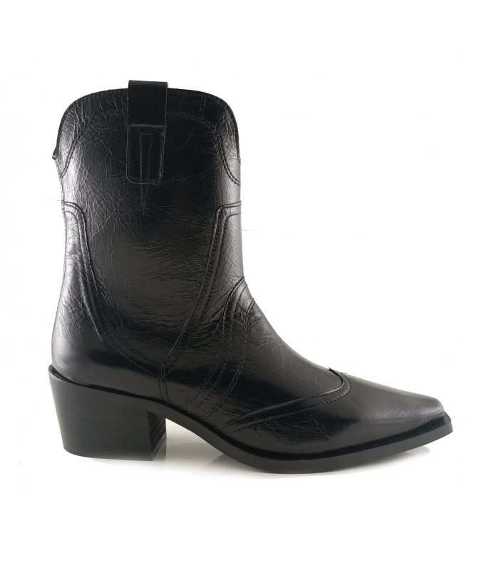 Botín estilo cowboy en piel negra