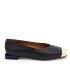 Zapato corte salón y puntera metalizada en negro de mujer