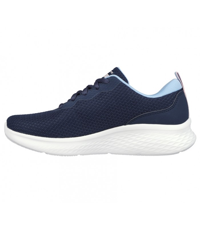 Deportivos azul marino, cordones blancos