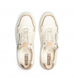 Deportivos gris, cordones blancos