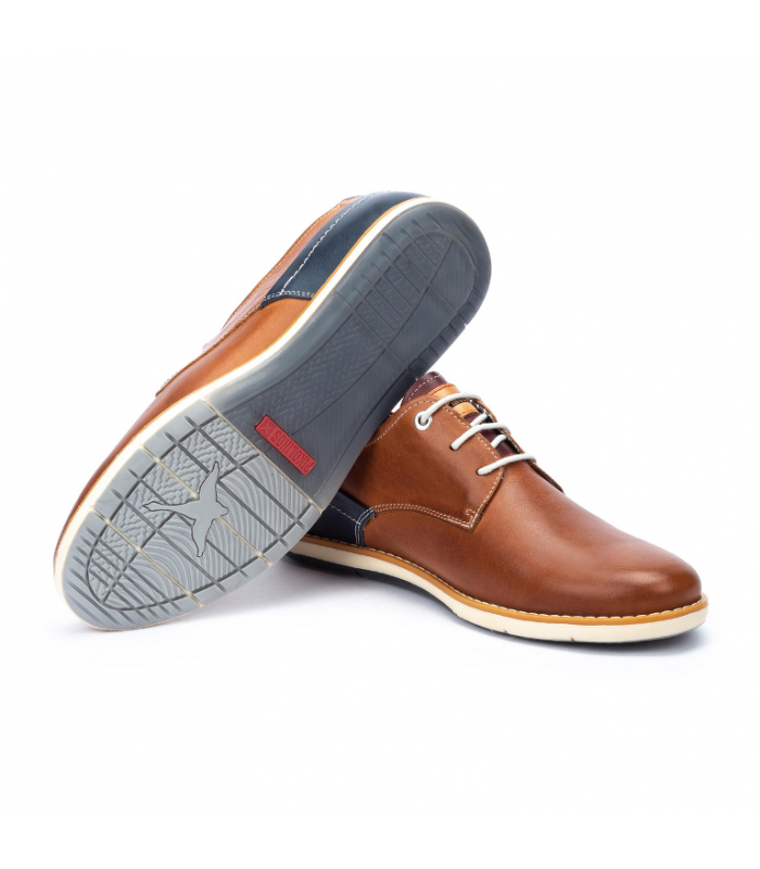 Zapatos para hombre en color brandy con cierre de cordones