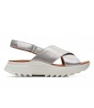 Sandalia plata con plataforma y velcro.