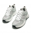 Deportivo gris y plata con cordones