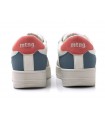 Deportivo blanco con colores azul y rojo