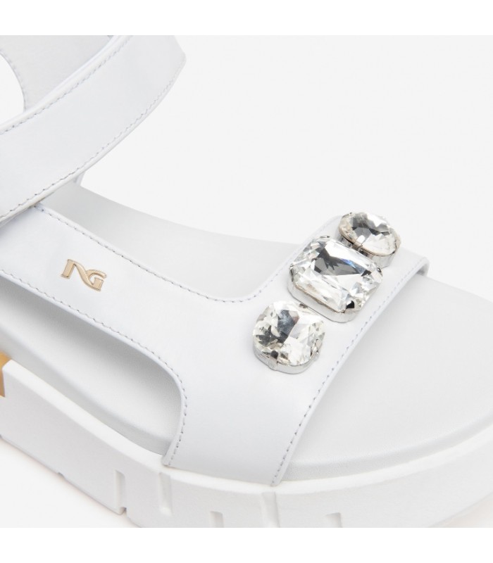 Sandalia cómoda blanca con piedras