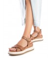 Sandalia cuña camel con tiras cruzadas