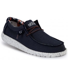 Deportivo azul con detalles en naranja