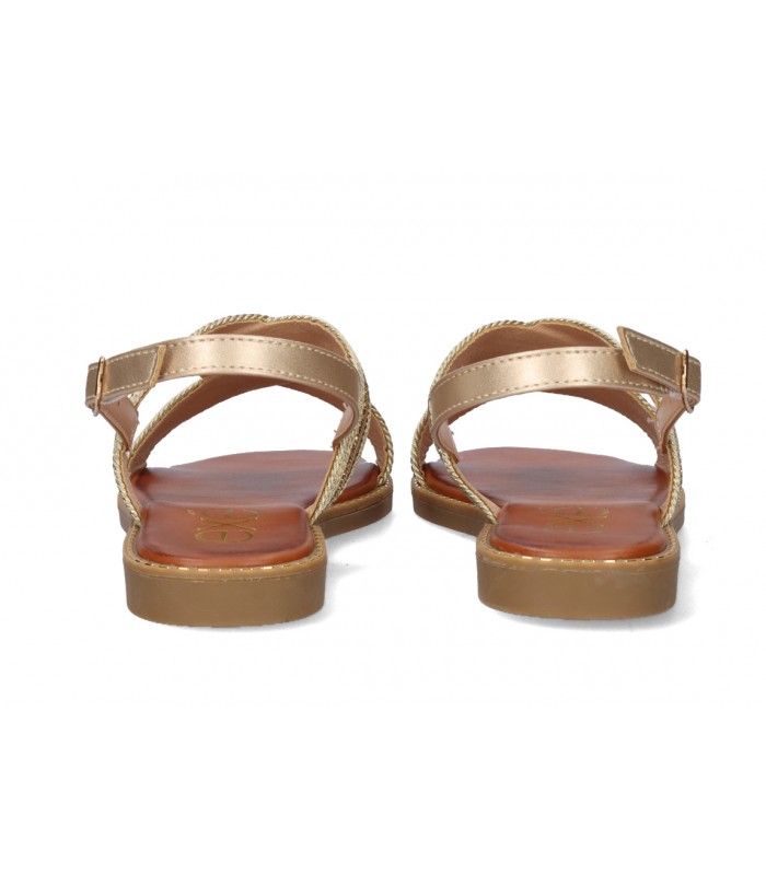 Sandalia para mujer en color oro, con cierre de hebilla