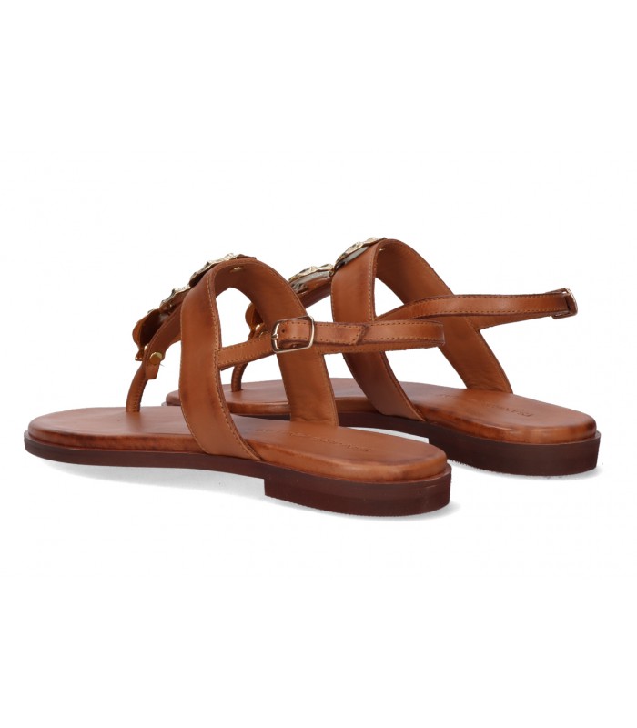 sandalia para mujer en piel cuero y adornos