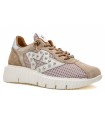 Deportivo con tachas para mujer.