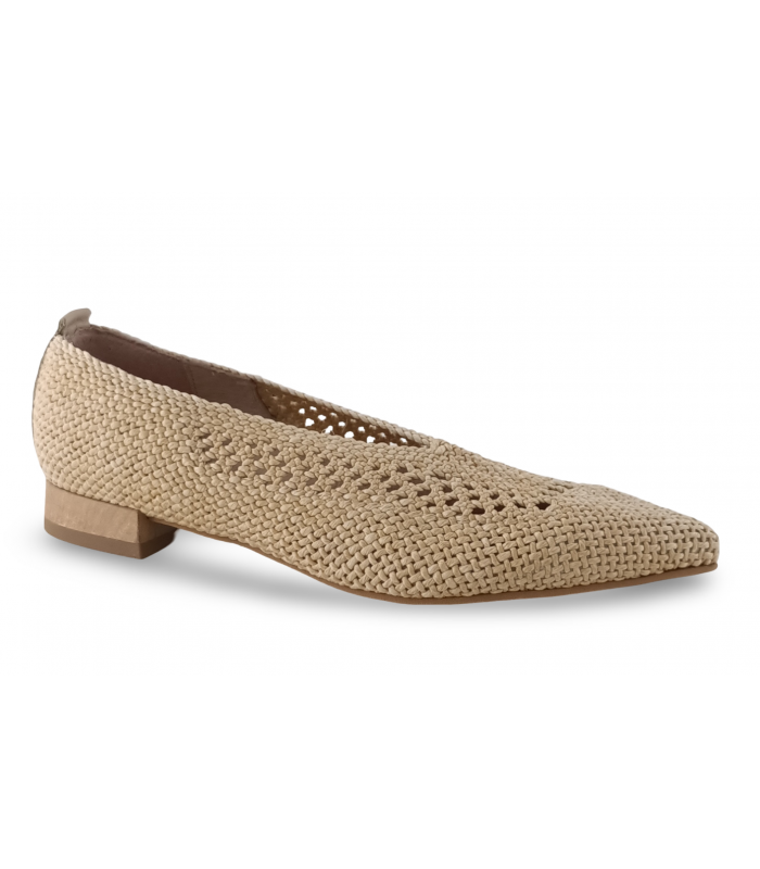 Zapato salón con el corte trenzado