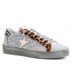 Deportivo tipo casco en color blanco con glitter.