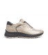 Zapatos metalizados con elástico en piel arena.