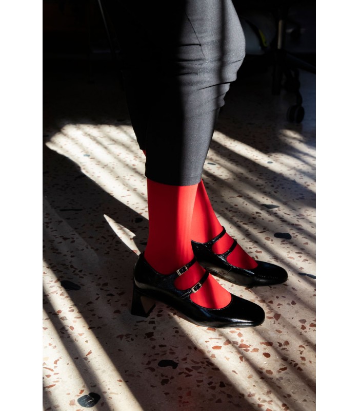 Francesitas Mary Jane en piel charol negra con hebillas.