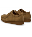 Zapato estilo Wallaby en color arena.
