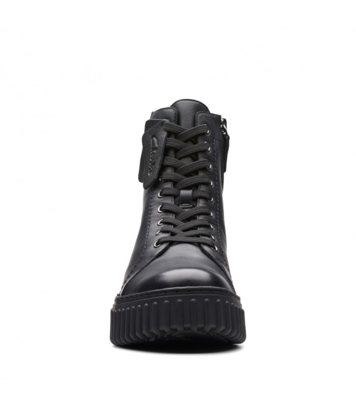 Bota negra con cordones