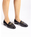 Zapato mocasín para mujer con estribo en la pala