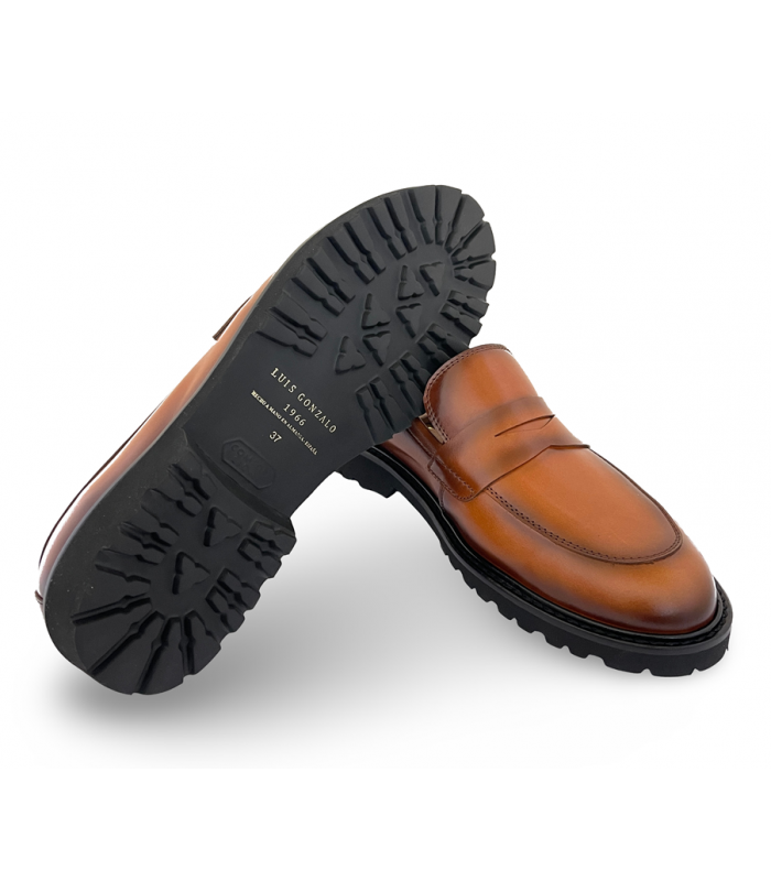 Mocasín en color brandy.