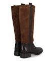 Botas de caña alta en piel marrón, combinadas en piel lisa y serraje.