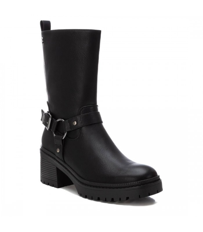 Botas negras estilo biker con tacón cuadrado y plataforma.