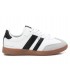 Deportivas blancas con cordones. Suela caramelo.