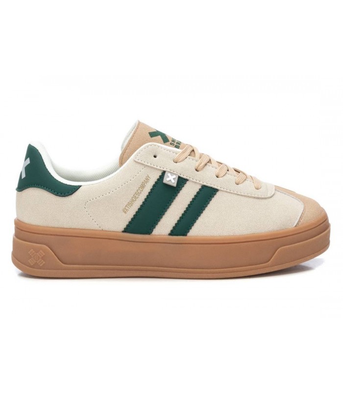 Deportivos beige con plataforma. Suela caramelo.