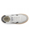 Deportivas blancas con cordones. Detalles taupe y negro, suela caramelo.