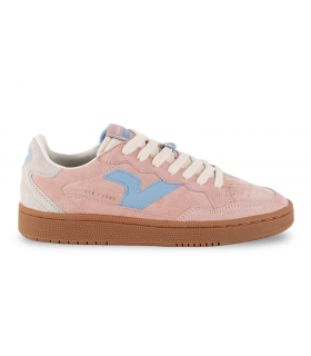 Deportivo rosa con cordones. Suela caramelo.