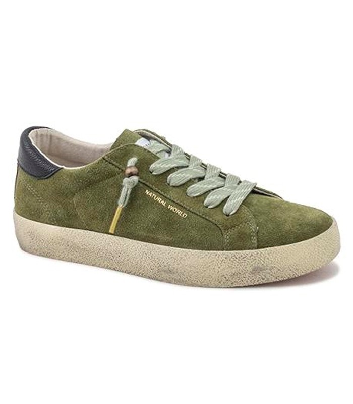 Deportivos tipo casco en verde caqui con suela desgastada.