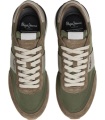 Deportivo en color verde caqui con suela en blanco y caramelo.
