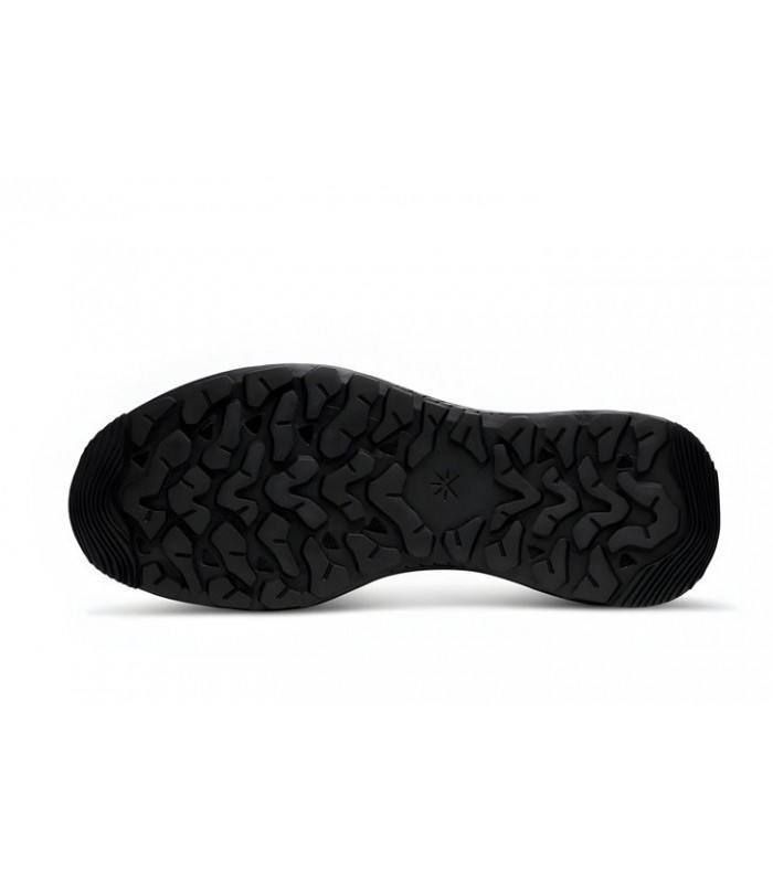 Deportivo negro con cordones. Todoterreno, resistente al agua.