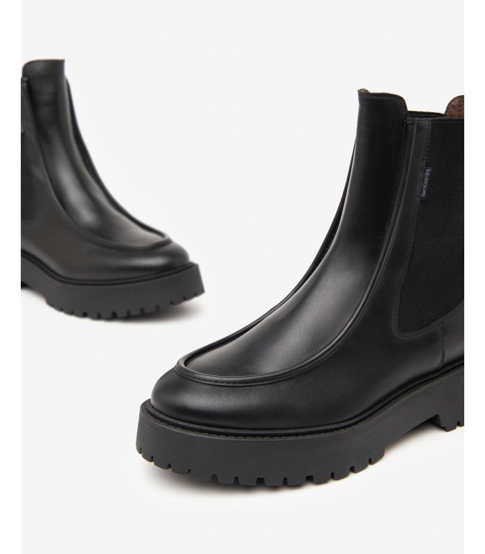 Botines Chelsea con plataforma en piel negra de alta calidad.