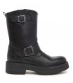 Botas estilo motorista en piel negra con hebillas.
