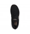 Deportivo Skechers en color negro con cierre de cordones y suela blanca.