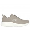 Deportivo Skechers en color taupe con cierre de cordones y suela blanca.