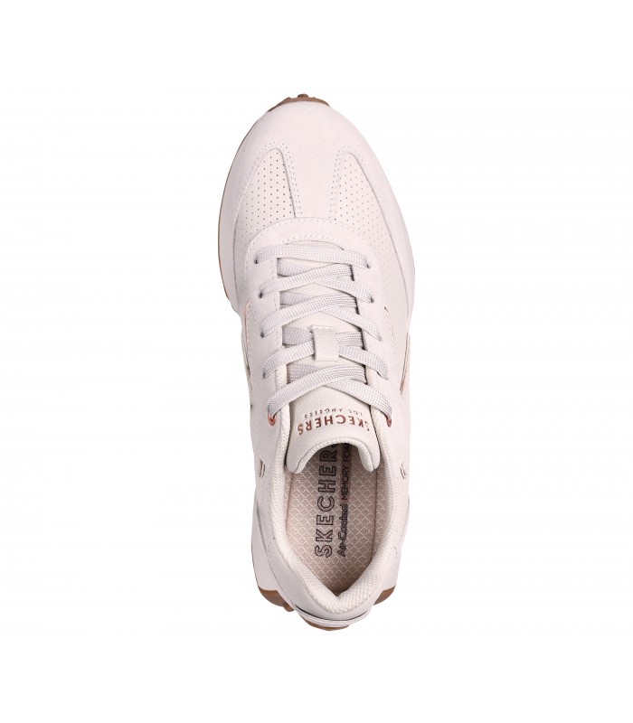 Deportivo Skechers en blanco roto para mujer.