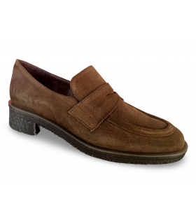 Mocasín de piel serraje en cuero.