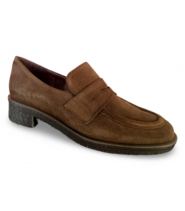 Mocasín de piel serraje en cuero.