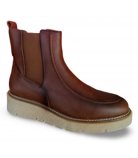 Botines de piel grabada en color brandy.